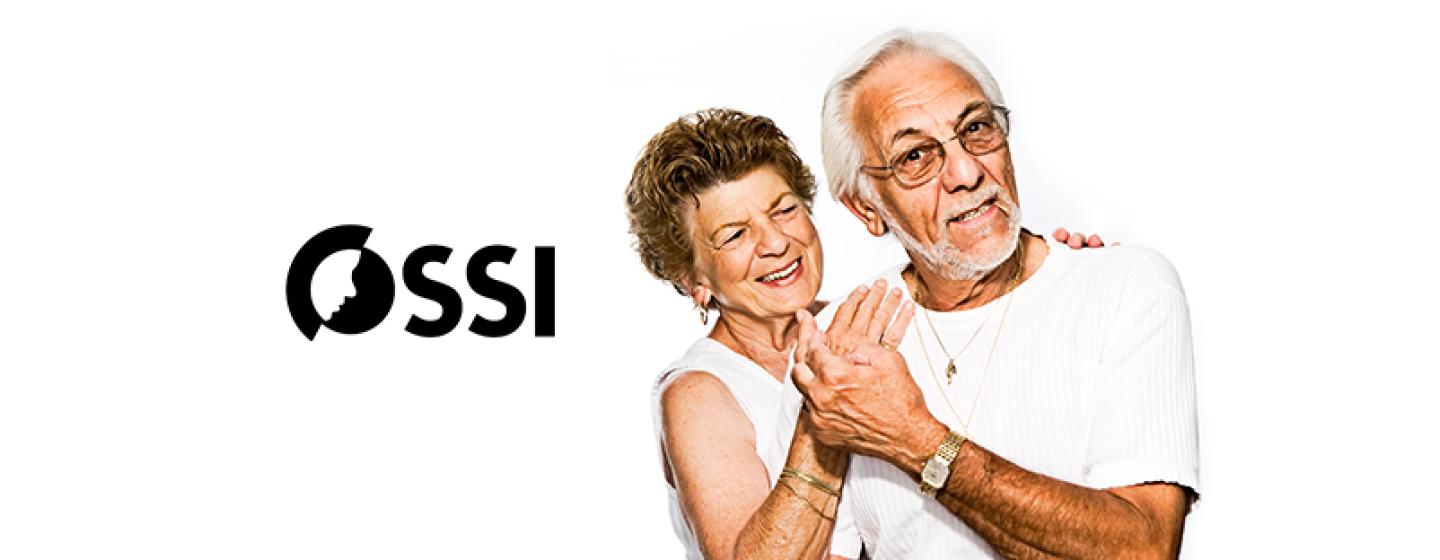 zwei Senior:innen umarmen sich. Logo: OSSI Austria