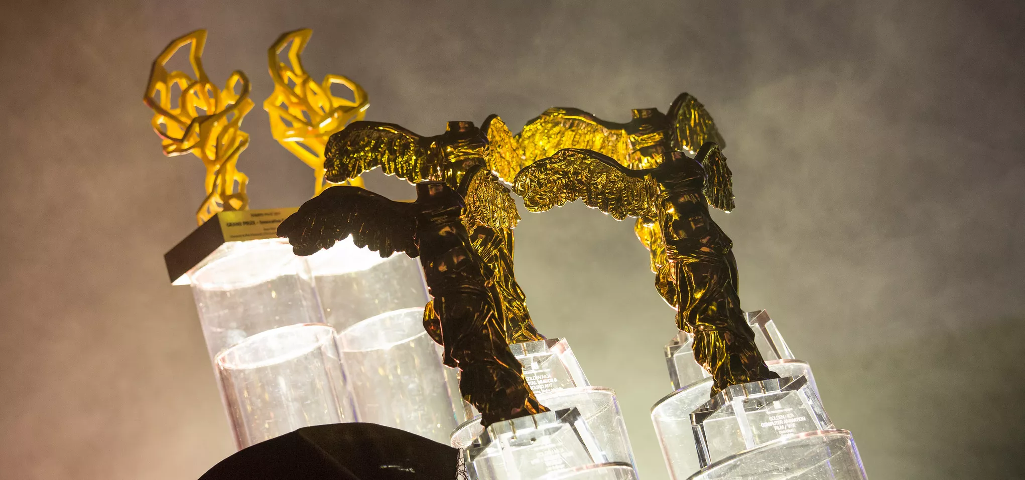 Foto der Preise. credit: tom mesic