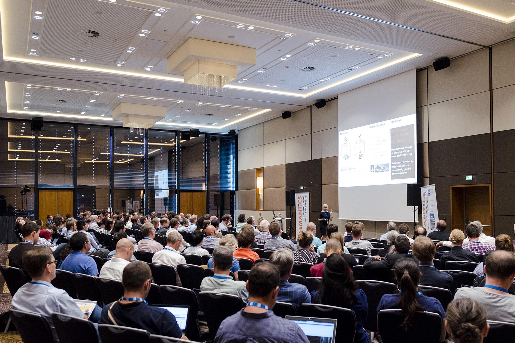 Publikum bei der SEMANTiCS 2018 (photo: Simon Rainsborough / Semantic Web Company)