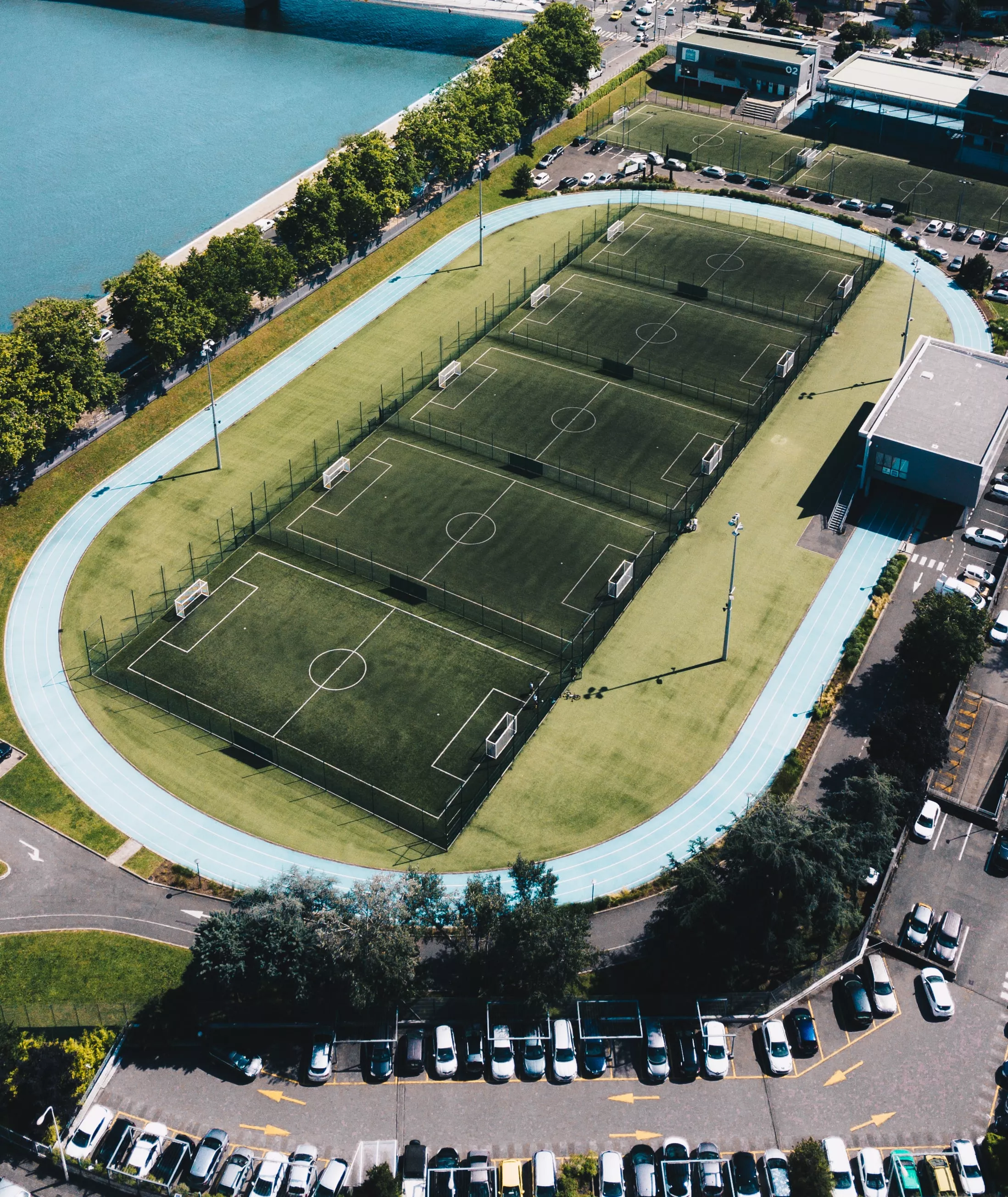 Das Spielfeld wird in Stufen ausgerollt...