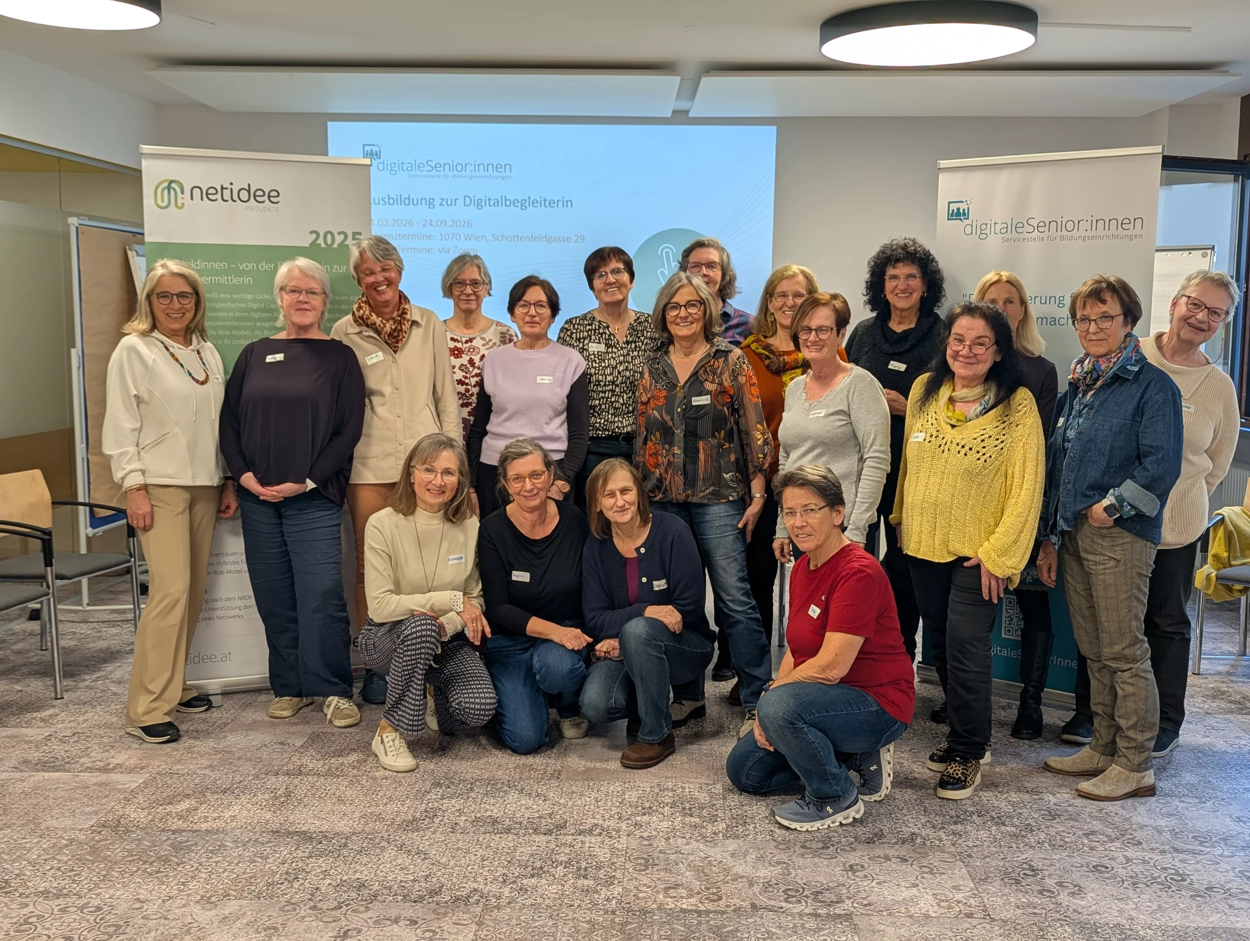 Foto der 20 Teilnehmerinnen an der Ausbildung