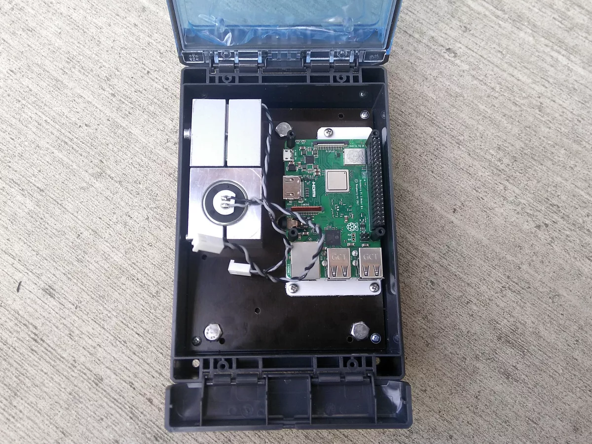 Komponenten des neuen MSS montiert im Bopla Gehäuse.