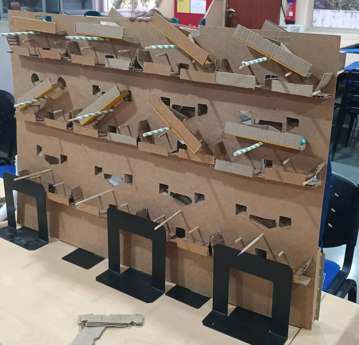 Kippmechanismus aus Karton