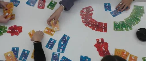 Die ursprüngliche Sortiervariante mit Ligretto-Karten. Bild: Martina Landman