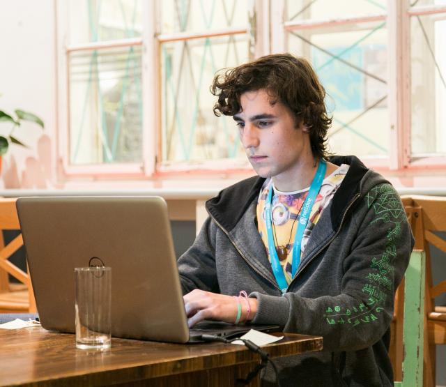 Student am Laptop