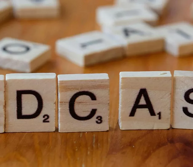 Bausteine mit der Aufschrift PODCAST