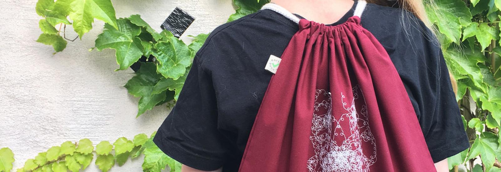Maedchen mit Tasche