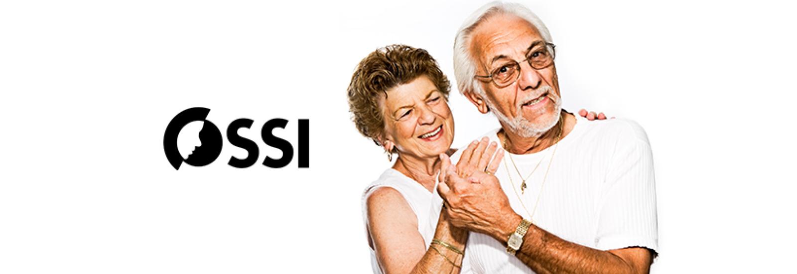 zwei Senior:innen umarmen sich. Logo: OSSI Austria