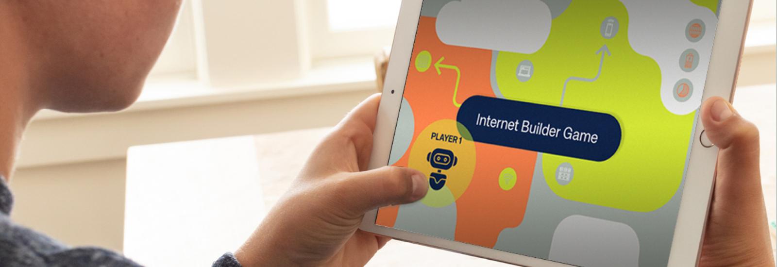 Das Spiel Internet Builder auf einem Tablet dargestellt.