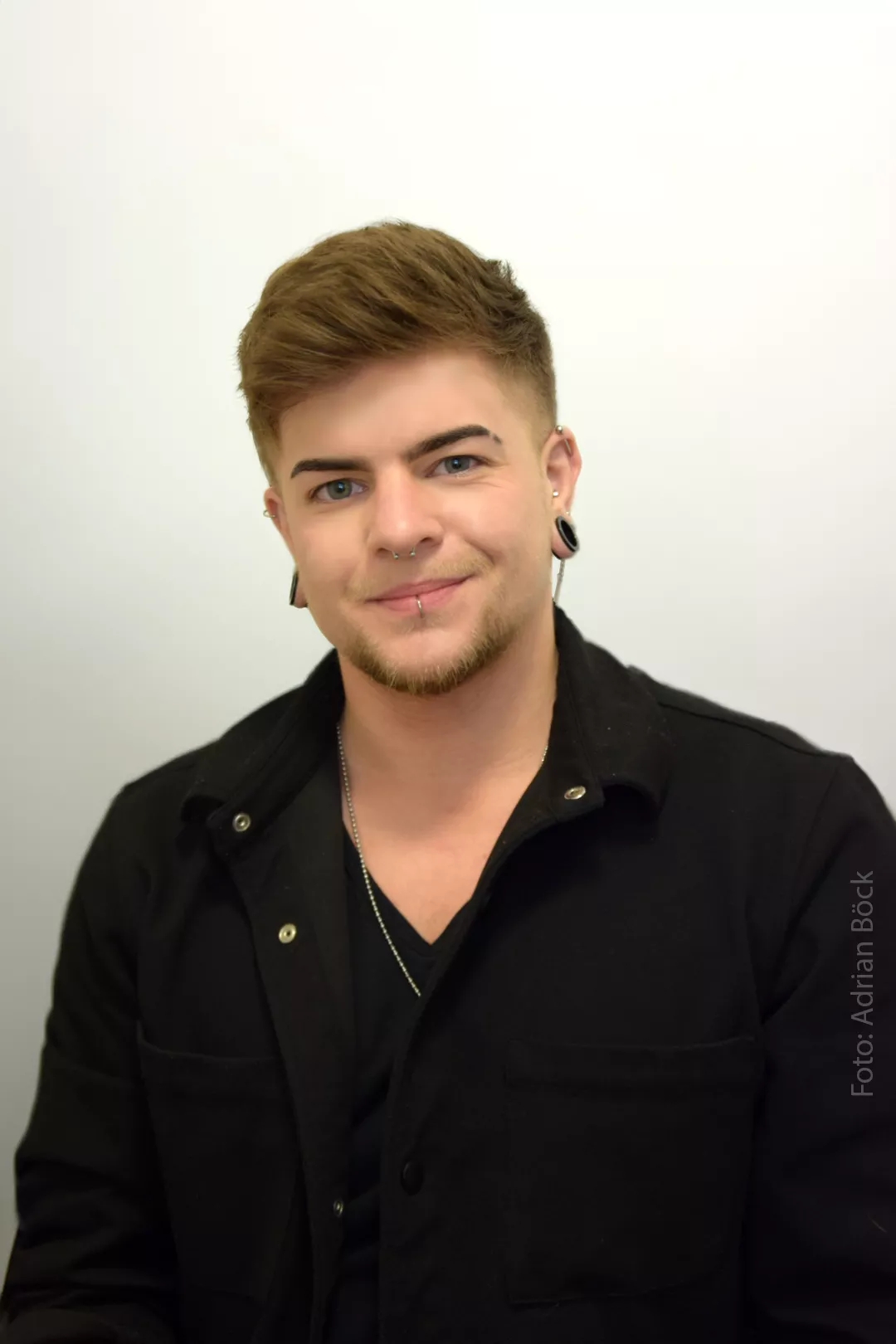 Profile picture for user Adrian Jaques Böck