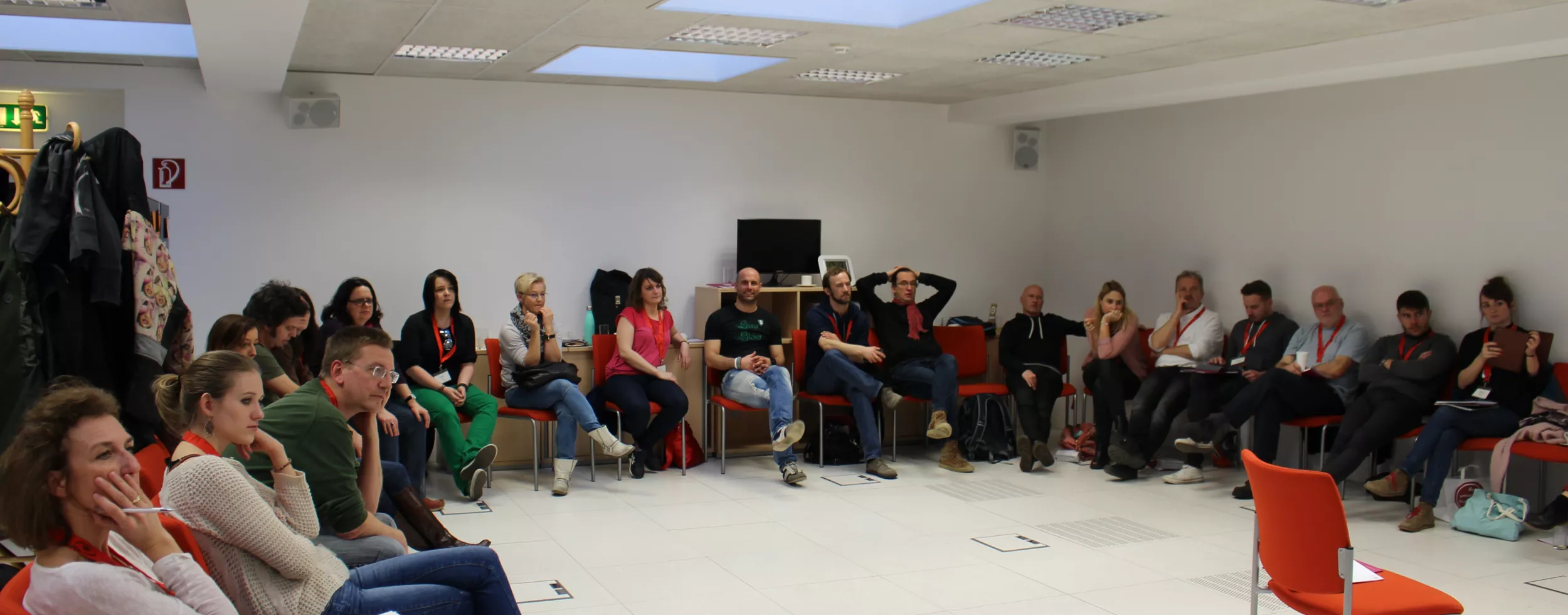 SI TrainerInnen hören Vortrag zu. Credit: Saferinternet.at