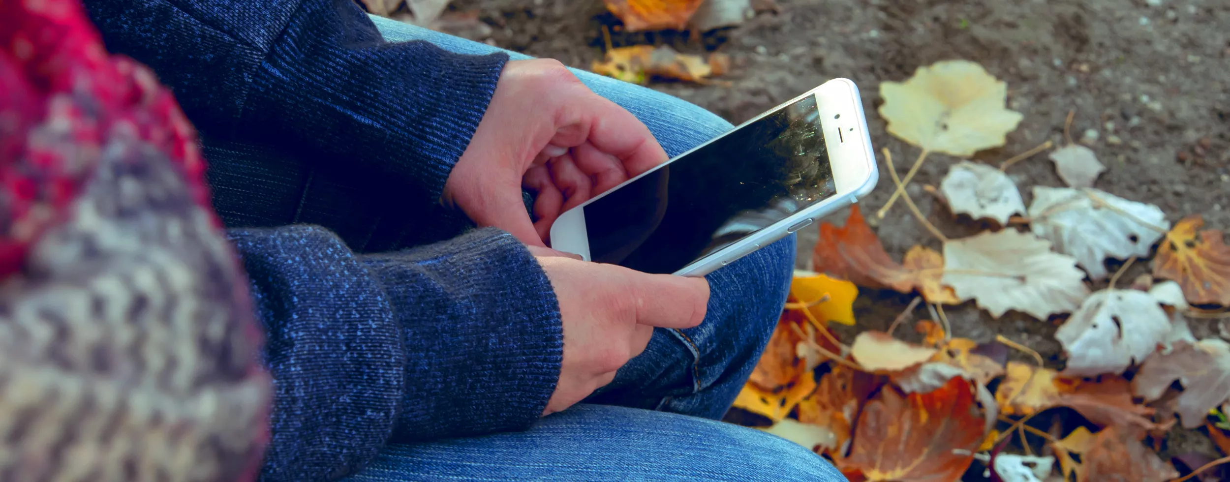 Kind mit Smartphone.