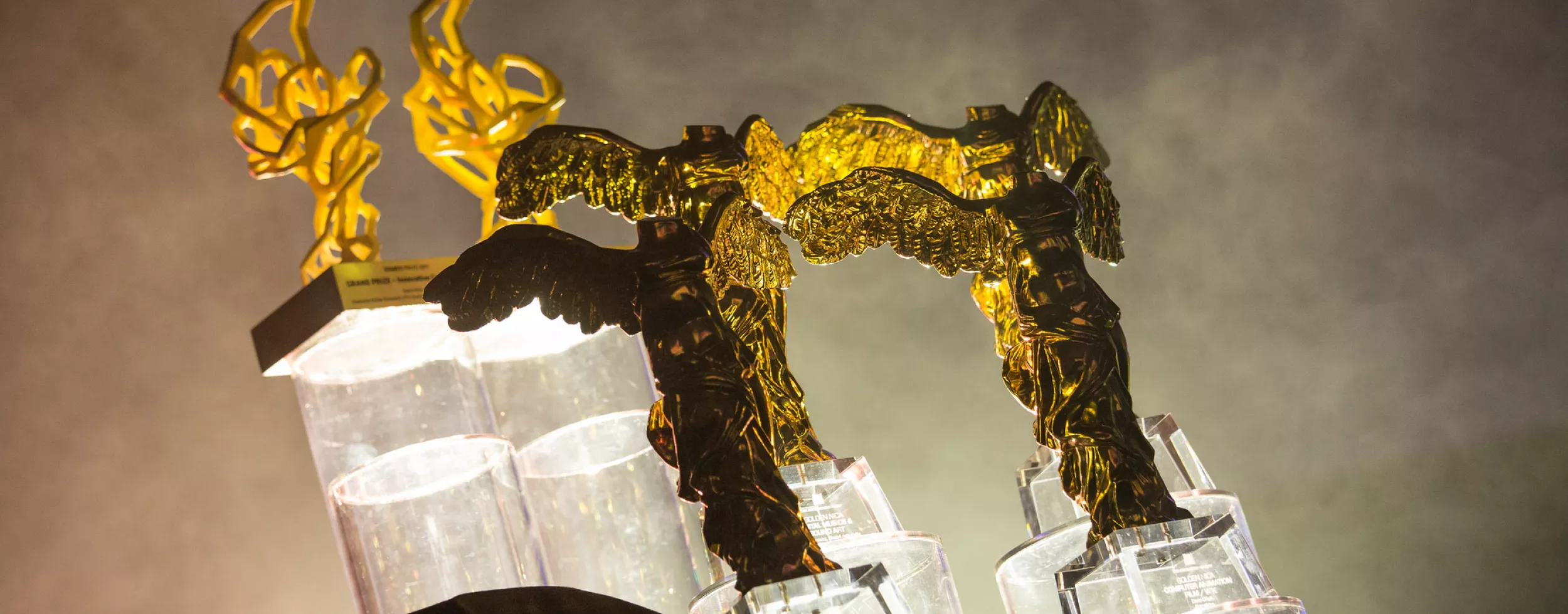 Foto der Preise. credit: tom mesic