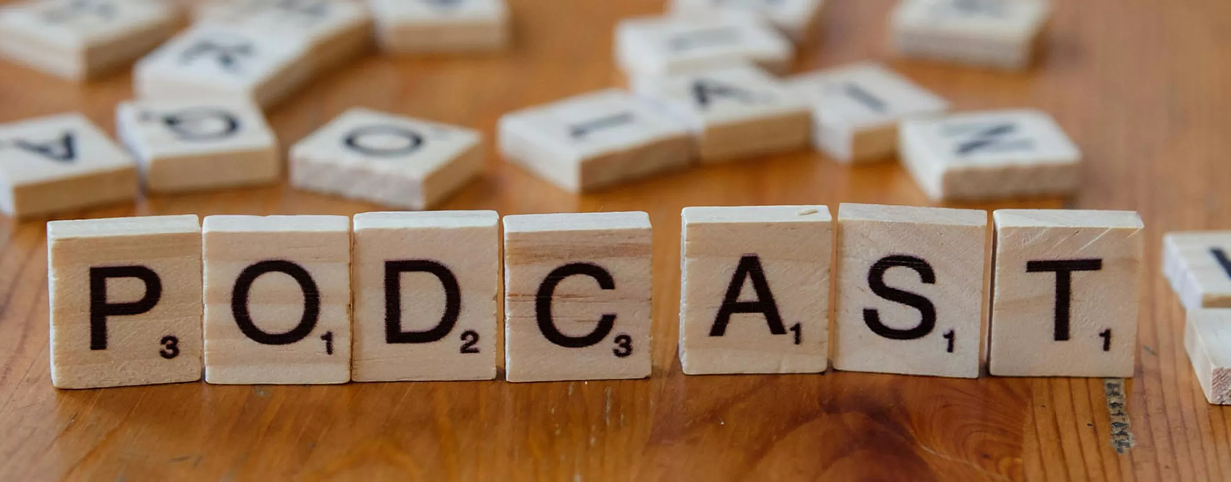 Bausteine mit der Aufschrift PODCAST