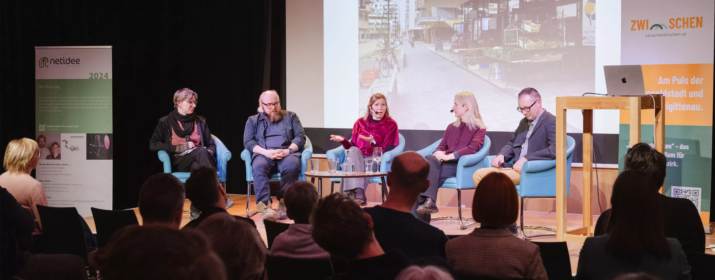 Podiumsdiskussion im NordbahnSaal der HausWirtschaft.