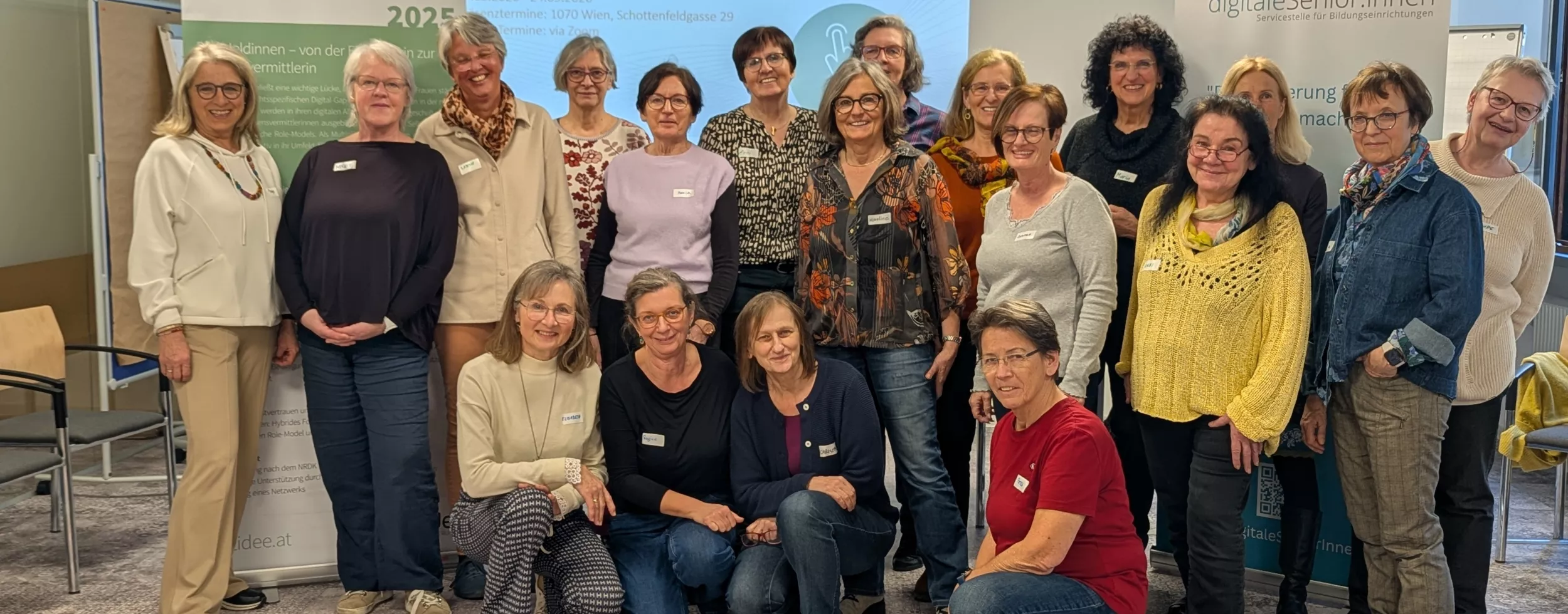 Foto der 20 Teilnehmerinnen an der Ausbildung