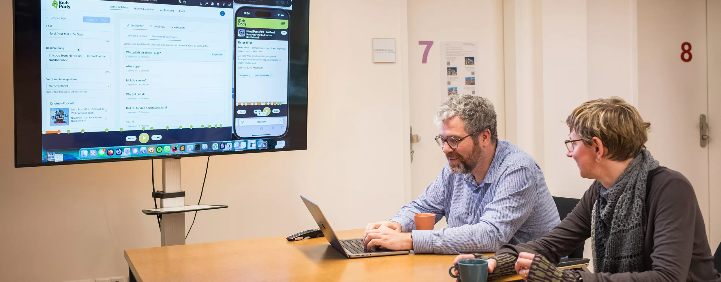 RichPods-Team beim Entwickeln