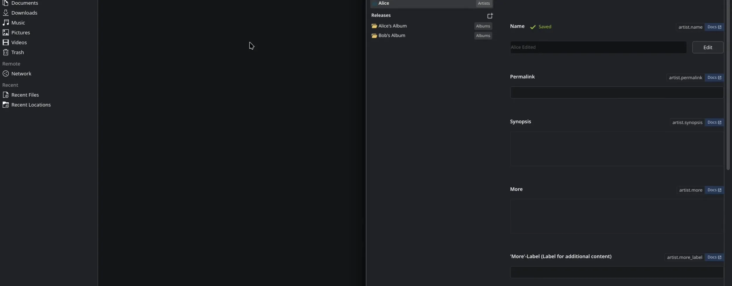 Eine Faircamp Seite aus Backend Sicht: Im Filebrowser (links) und im grafischen User Interface (rechts) – beide Seiten interagieren miteinander